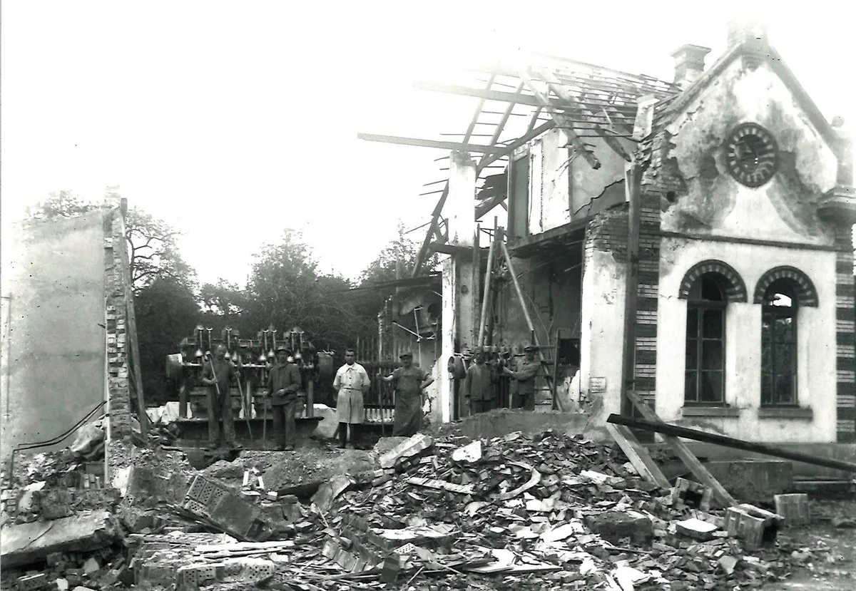 Zerstörte Bronzefarbenwerk  in Wetzikon nach Explosion 1926